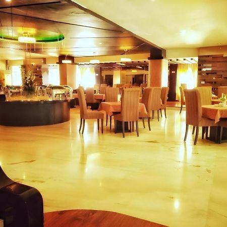 Travello Hotel Манадо Екстер'єр фото