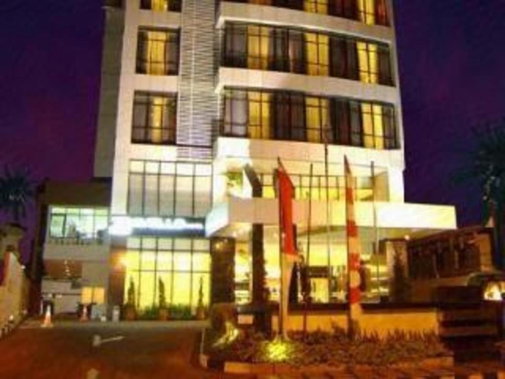 Travello Hotel Манадо Екстер'єр фото