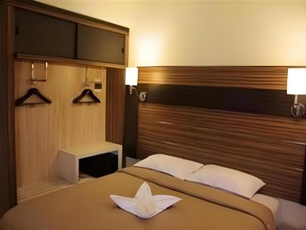 Travello Hotel Манадо Екстер'єр фото