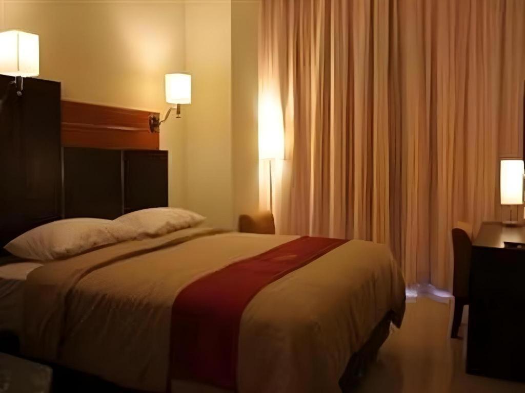 Travello Hotel Манадо Екстер'єр фото