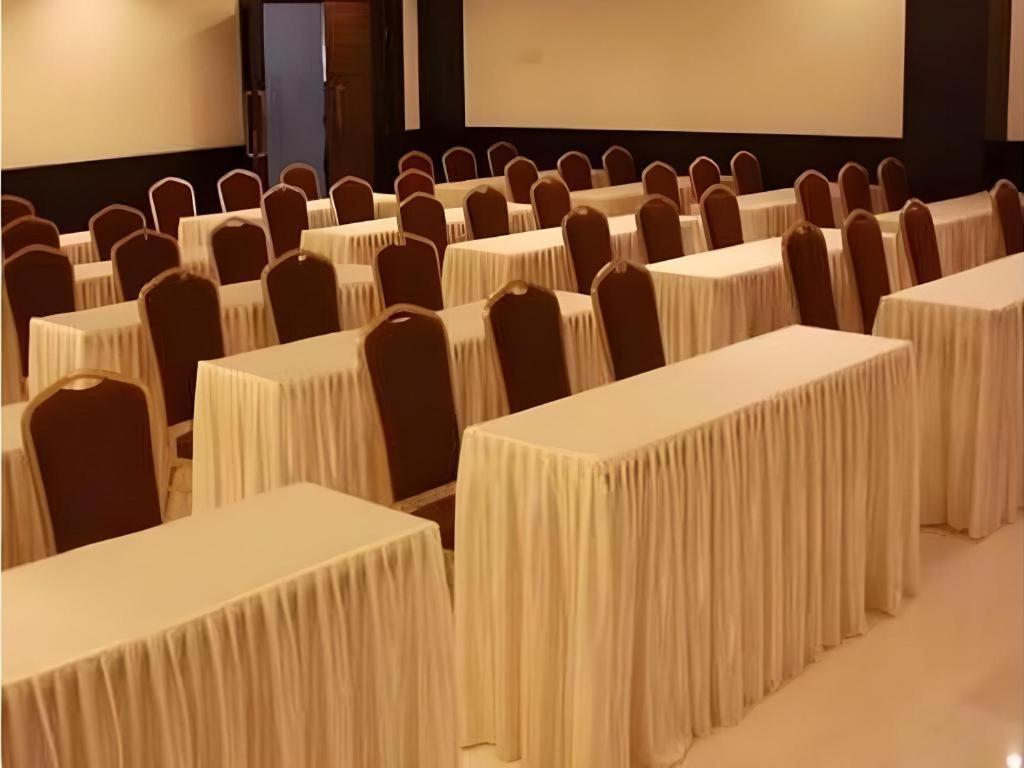 Travello Hotel Манадо Екстер'єр фото