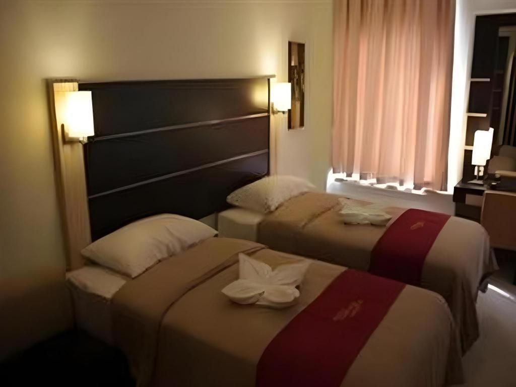Travello Hotel Манадо Екстер'єр фото