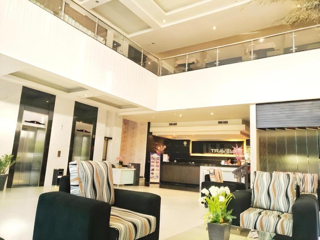 Travello Hotel Манадо Екстер'єр фото