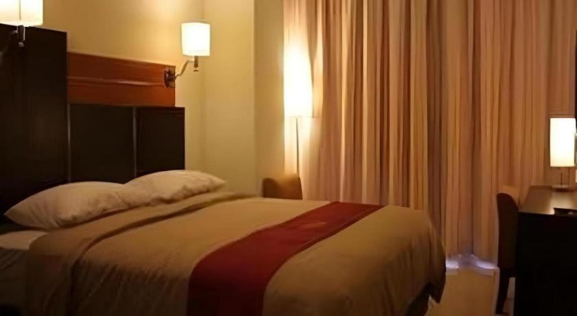 Travello Hotel Манадо Екстер'єр фото