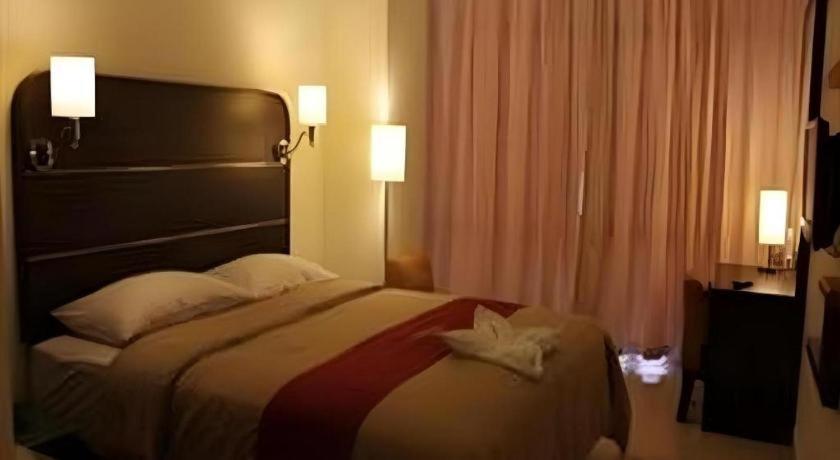 Travello Hotel Манадо Екстер'єр фото