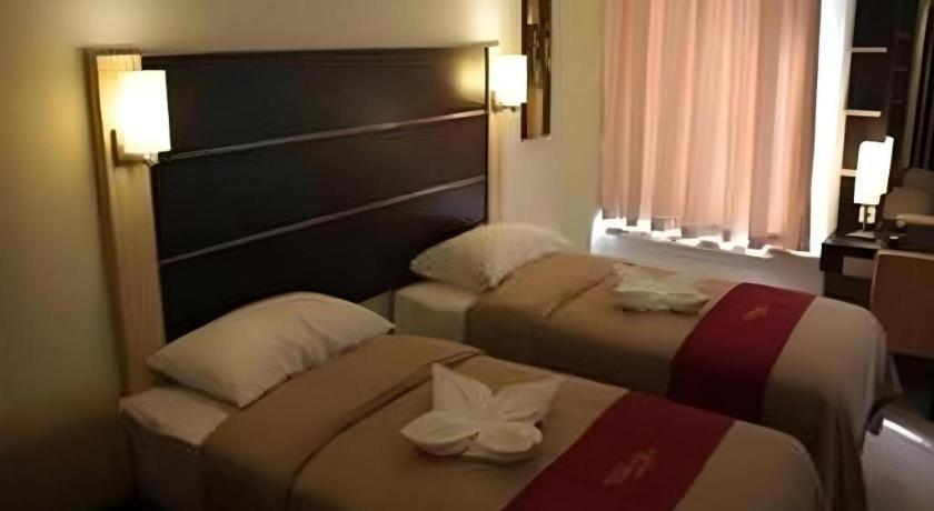 Travello Hotel Манадо Екстер'єр фото