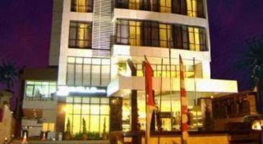 Travello Hotel Манадо Екстер'єр фото