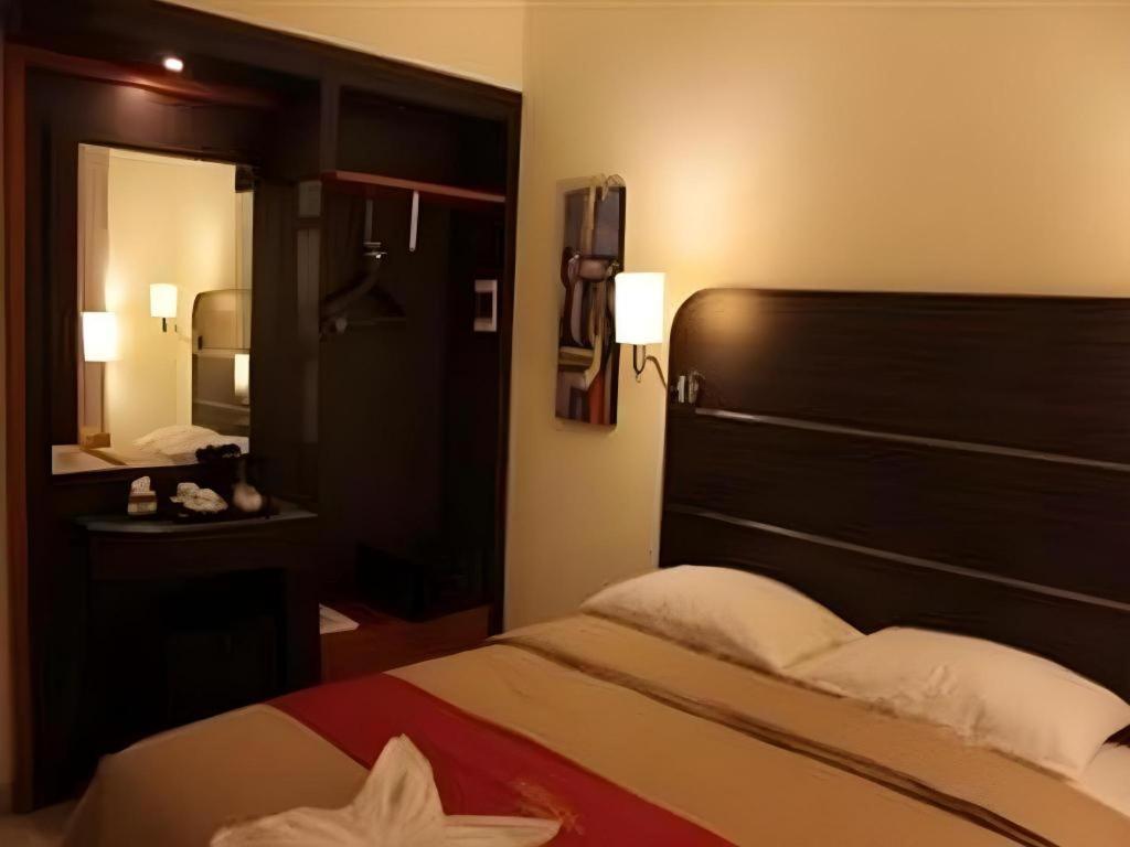 Travello Hotel Манадо Екстер'єр фото