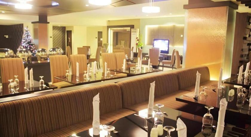 Travello Hotel Манадо Екстер'єр фото
