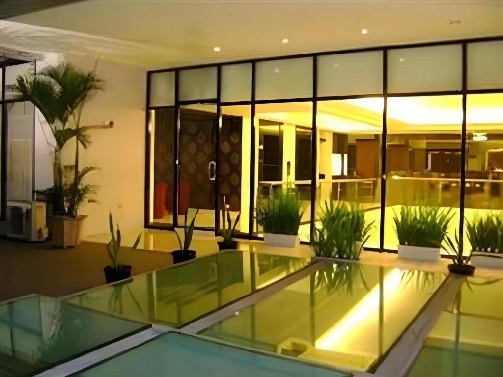 Travello Hotel Манадо Екстер'єр фото