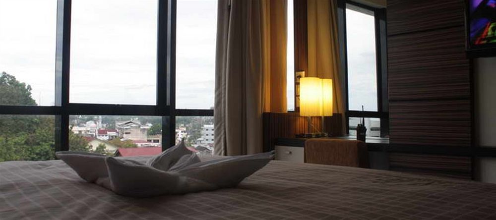 Travello Hotel Манадо Екстер'єр фото
